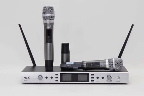 Micro không dây NEX M10 hát karaoke nhẹ mic chống hú tốt nhất